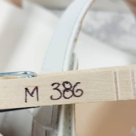 New STUART WEITZMAN Vail Sport Croc-embossed Leather Sandal In White M386 - Picture 12 of 12